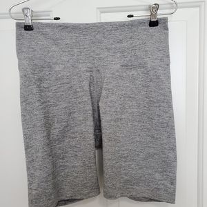 Old Navy High waisted Compression Bermuda short